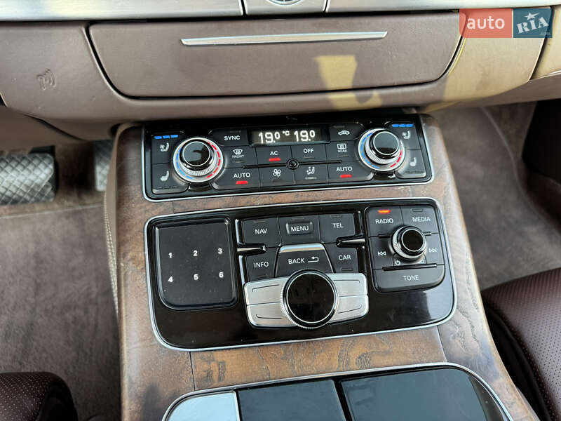 Седан Audi A8 2011 в Миколаєві