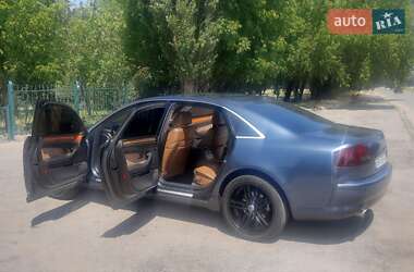 Седан Audi A8 2004 в 