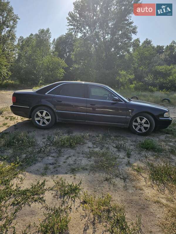 Седан Audi A8 2001 в Павлограде