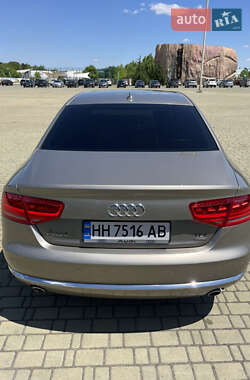 Седан Audi A8 2013 в Одесі