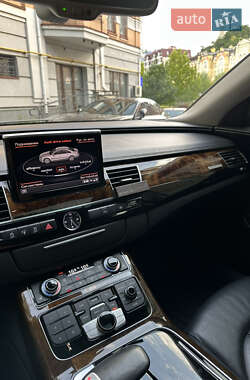 Седан Audi A8 2017 в 