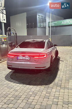 Седан Audi A8 2018 в Мукачево