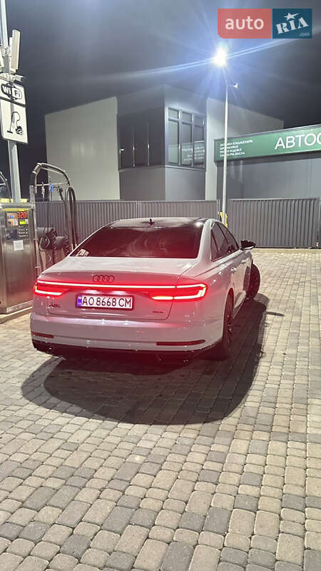 Седан Audi A8 2018 в Мукачевому