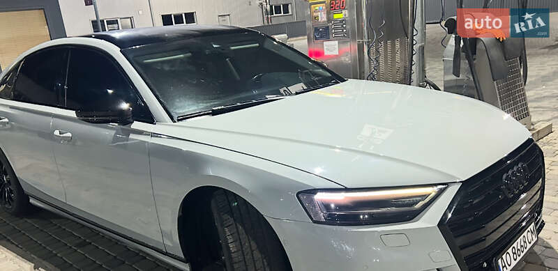 Седан Audi A8 2018 в Мукачевому