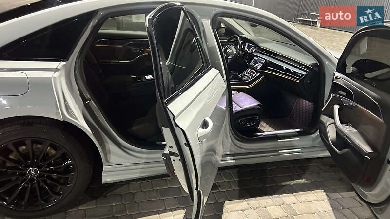 Седан Audi A8 2018 в Мукачевому