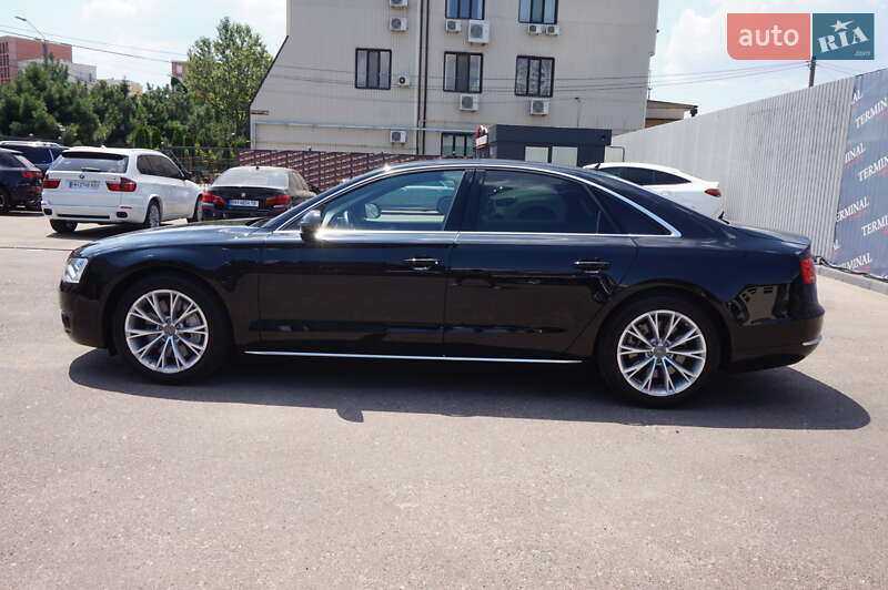 Седан Audi A8 2013 в Одесі
