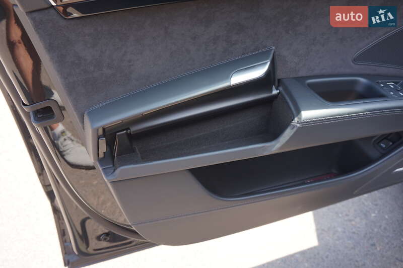 Седан Audi A8 2013 в Одесі