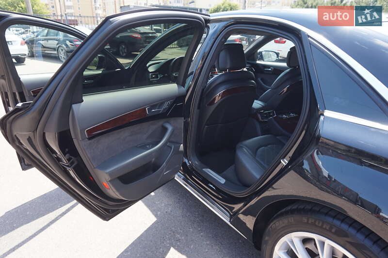 Седан Audi A8 2013 в Одесі
