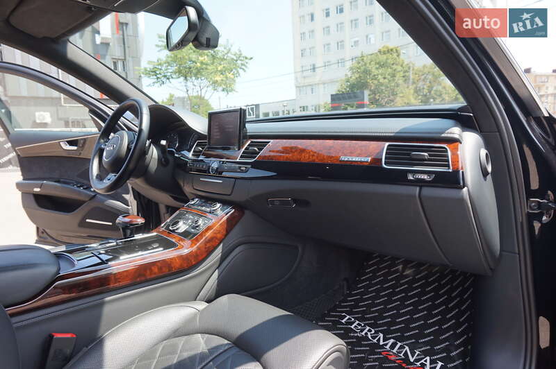 Седан Audi A8 2013 в Одесі