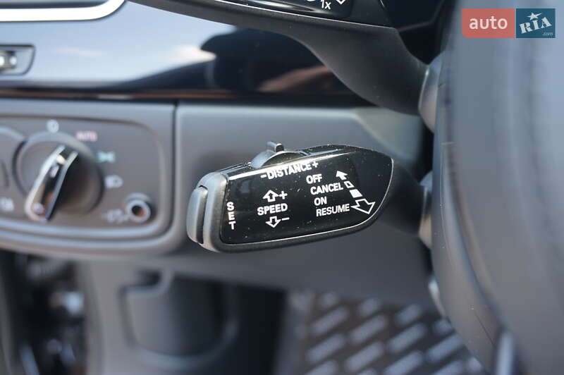 Седан Audi A8 2013 в Одесі