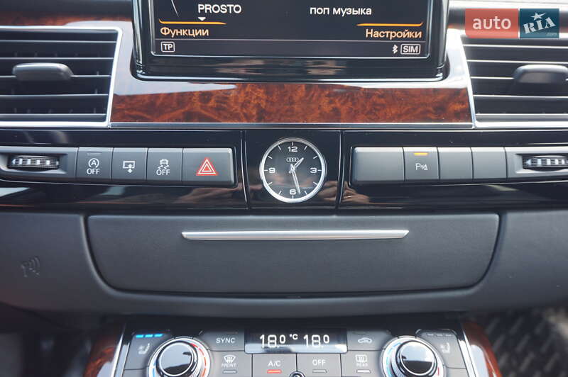 Седан Audi A8 2013 в Одесі