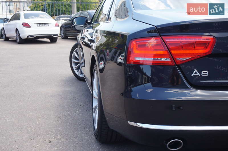 Седан Audi A8 2013 в Одесі