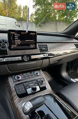 Седан Audi A8 2015 в 