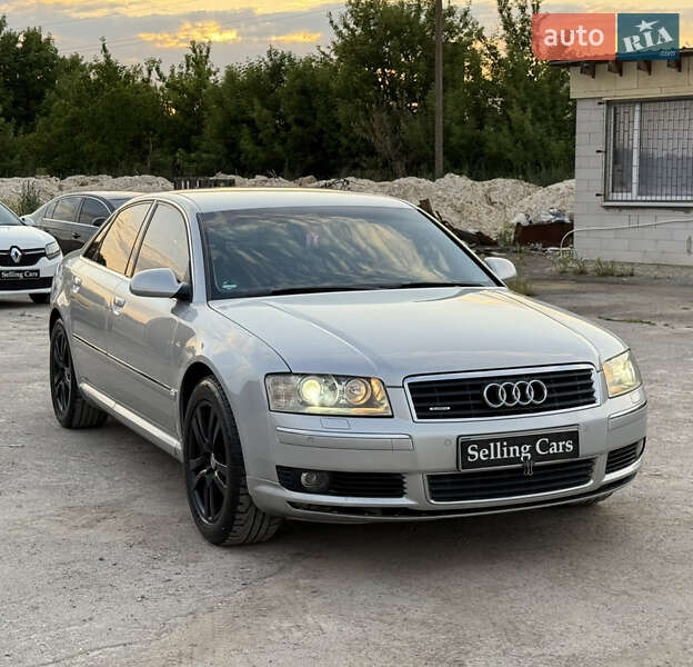 Седан Audi A8 2004 в Рівному