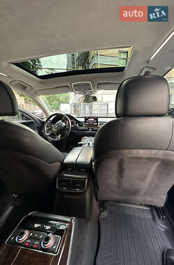 Седан Audi A8 2017 в 