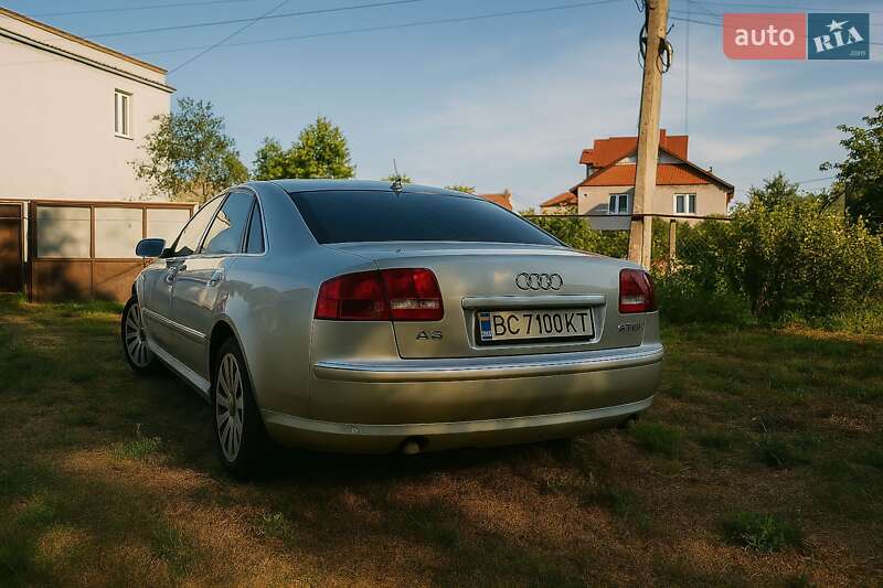 Седан Audi A8 2007 в Самборі