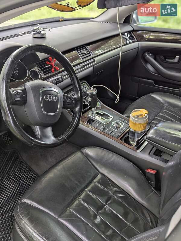 Седан Audi A8 2007 в Самборі