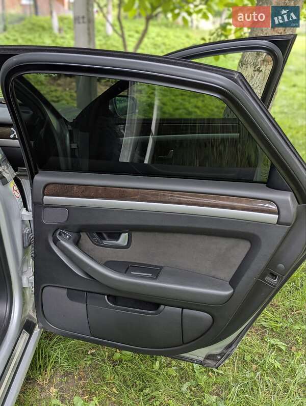 Седан Audi A8 2007 в Самборі
