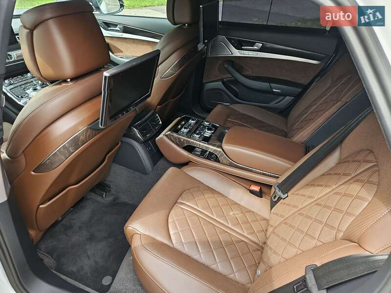 Седан Audi A8 2012 в Харкові