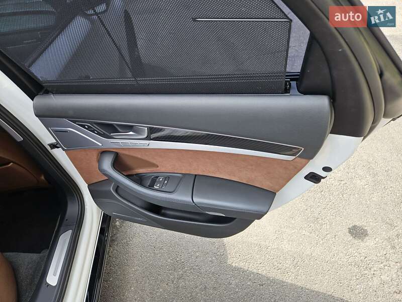 Седан Audi A8 2012 в Харкові