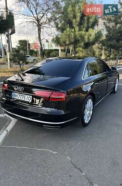 Седан Audi A8 2017 в 