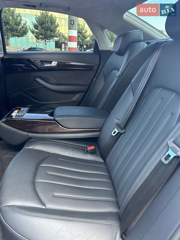 Седан Audi A8 2017 в Одессе