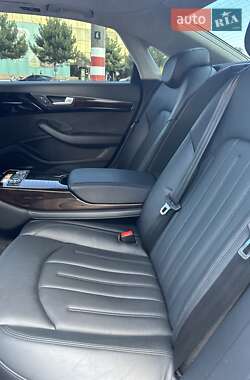 Седан Audi A8 2017 в 