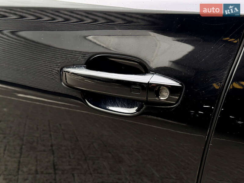 Седан Audi A8 2012 в Києві