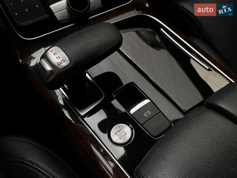 Седан Audi A8 2012 в Києві