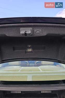 Седан Audi A8 2013 в 