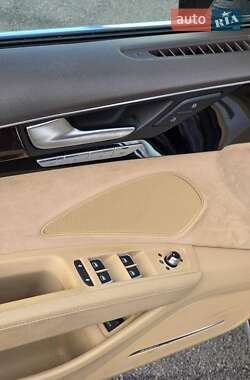 Седан Audi A8 2013 в 