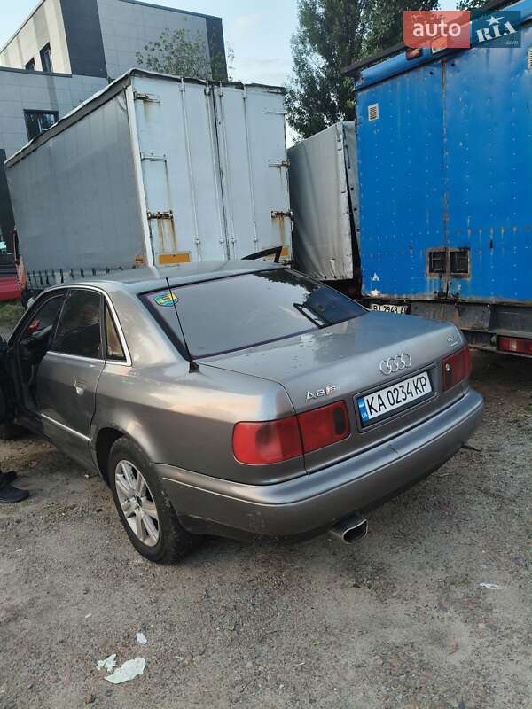 Седан Audi A8 1995 в Киеве