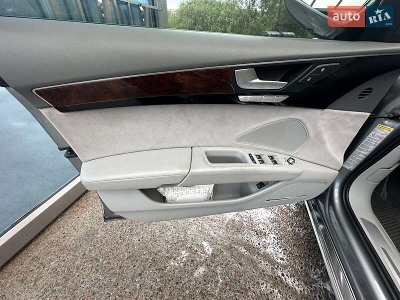 Седан Audi A8 2013 в Киеве