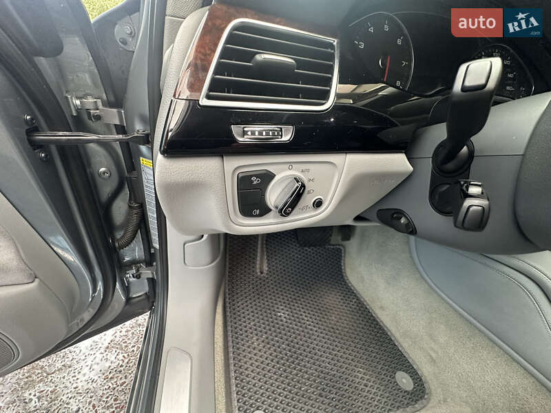 Седан Audi A8 2013 в Киеве
