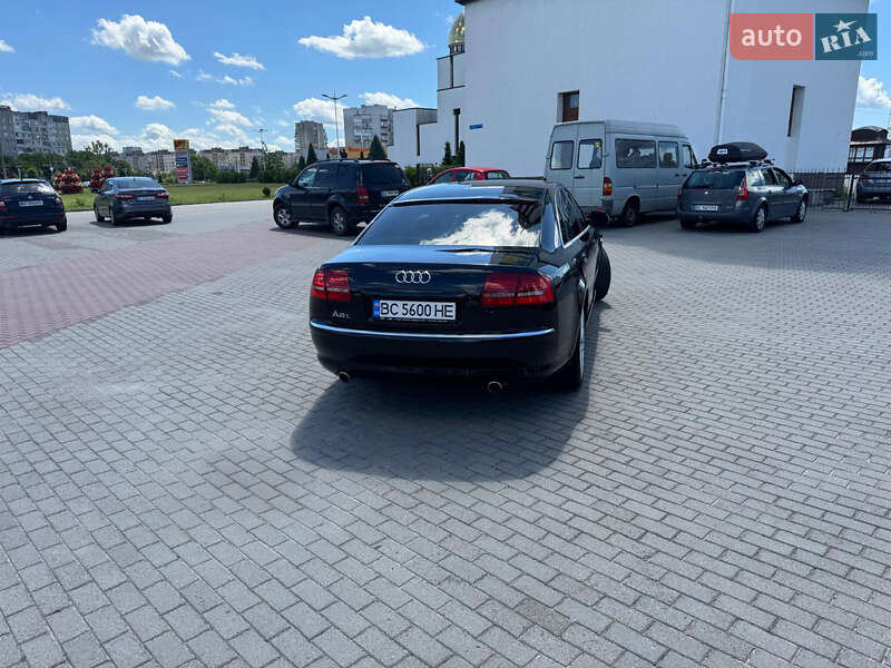 Седан Audi A8 2005 в Львові