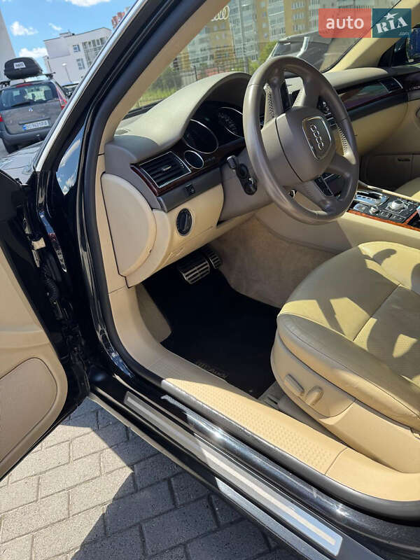 Седан Audi A8 2005 в Львові