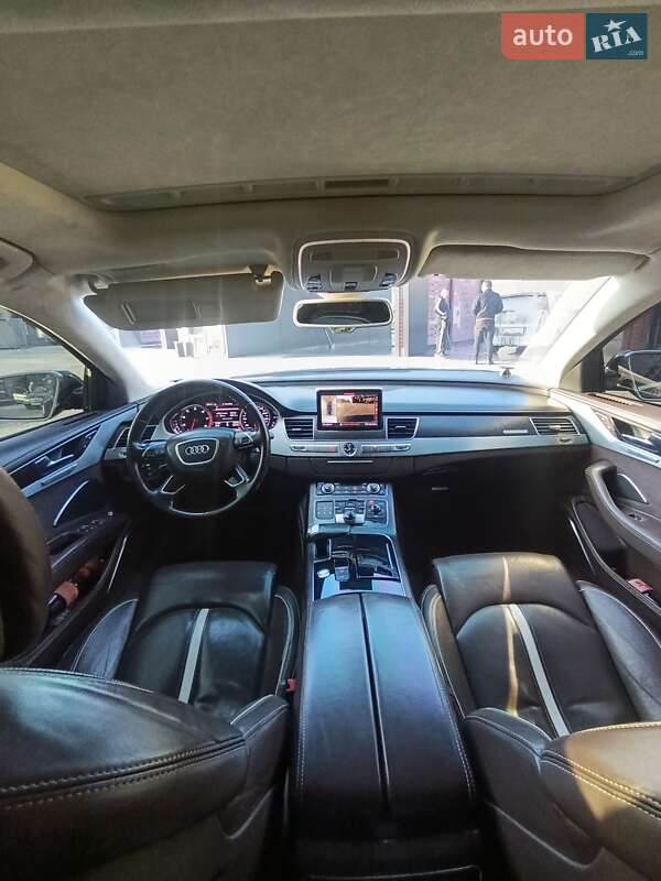 Седан Audi A8 2012 в Львове