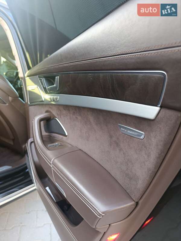 Седан Audi A8 2012 в Львове