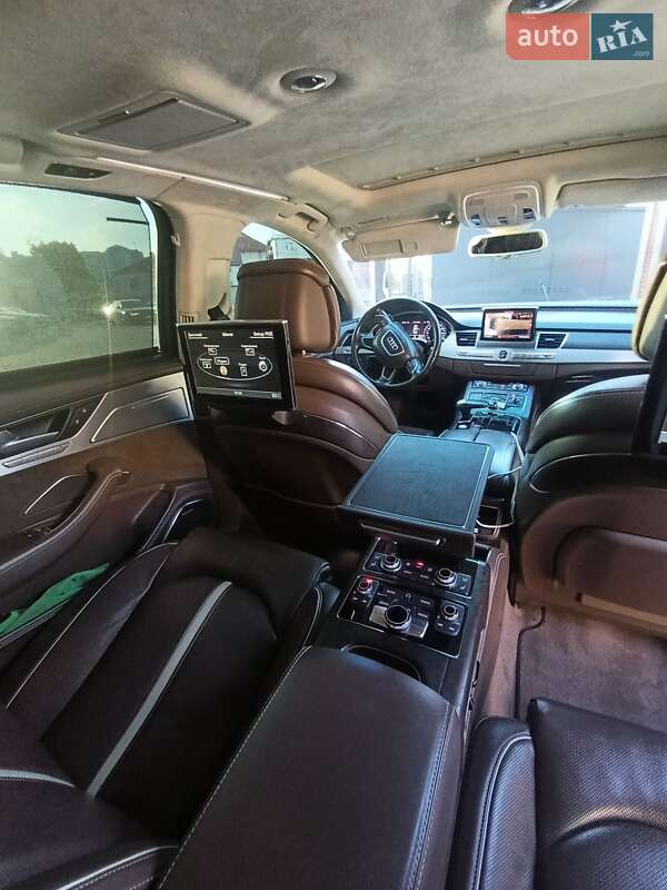 Седан Audi A8 2012 в Львове