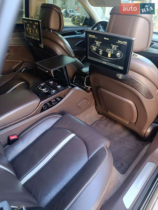 Седан Audi A8 2012 в Львове