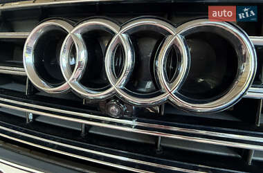 Седан Audi A8 2016 в 