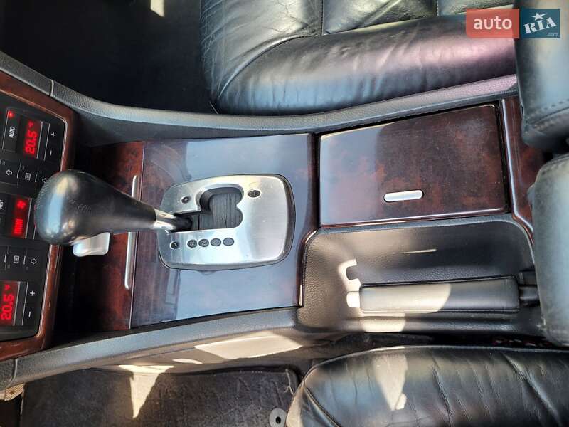 Седан Audi A8 2001 в Днепре
