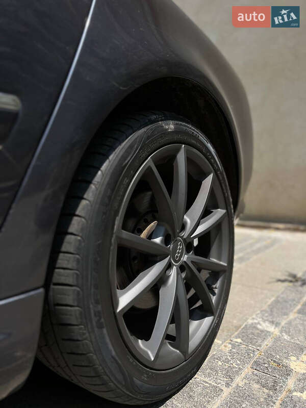 Седан Audi A8 2006 в Одессе