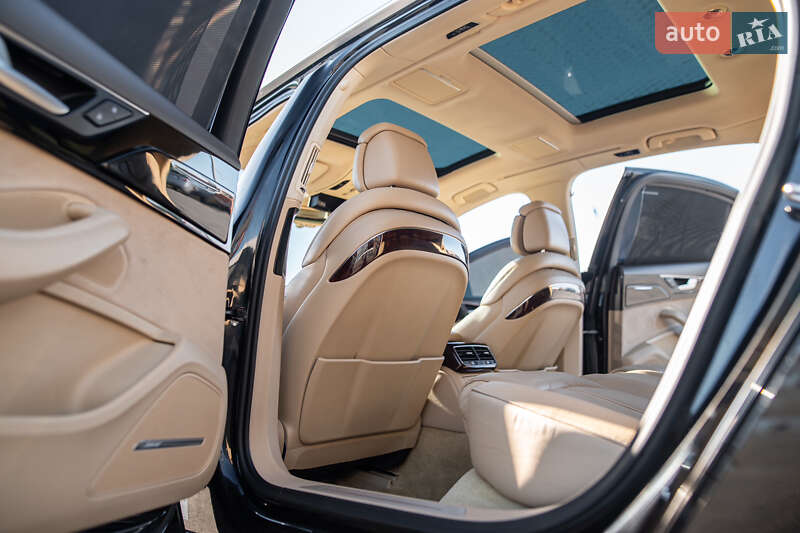 Седан Audi A8 2013 в Львове