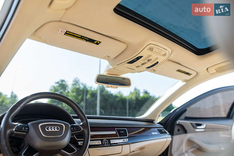 Седан Audi A8 2013 в Львове
