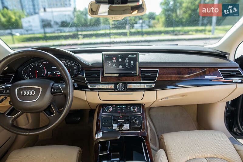 Седан Audi A8 2013 в Львове