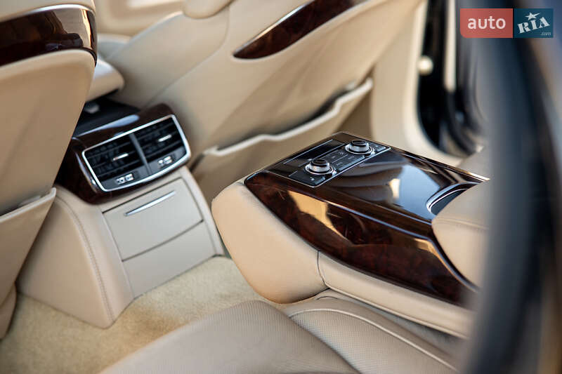 Седан Audi A8 2013 в Львове