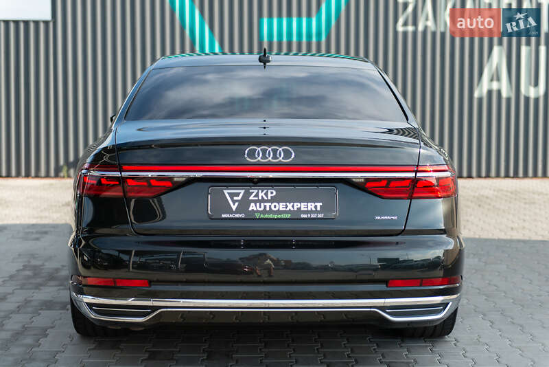 Седан Audi A8 2018 в Мукачево