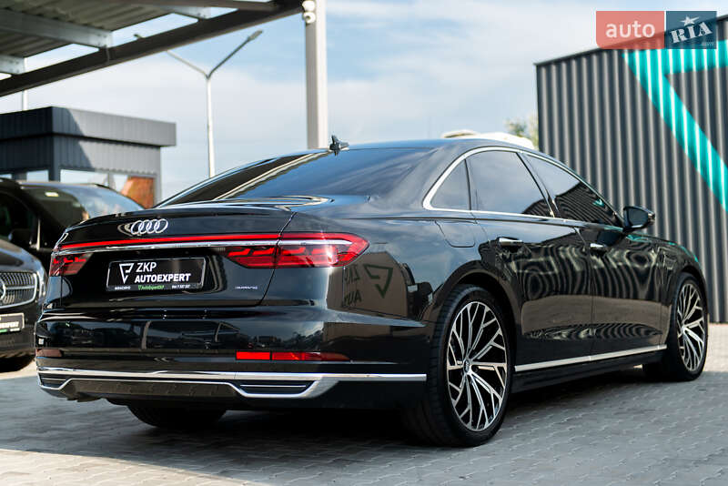 Седан Audi A8 2018 в Мукачево