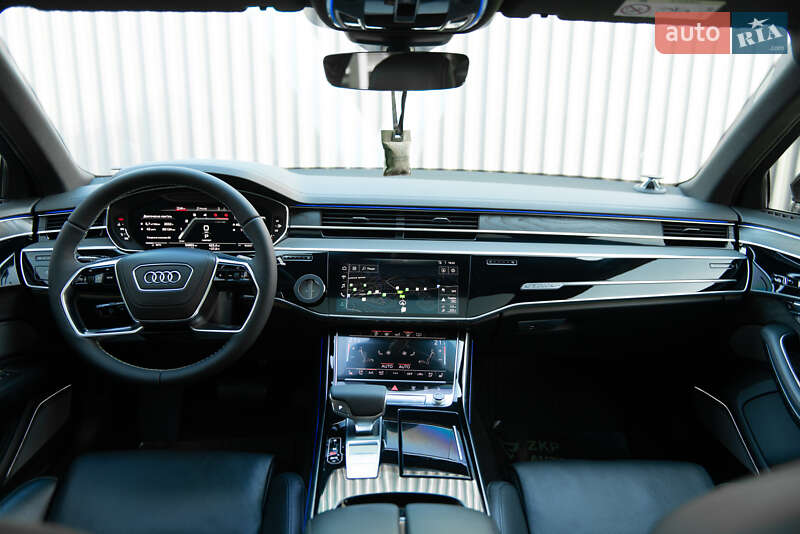 Седан Audi A8 2018 в Мукачево